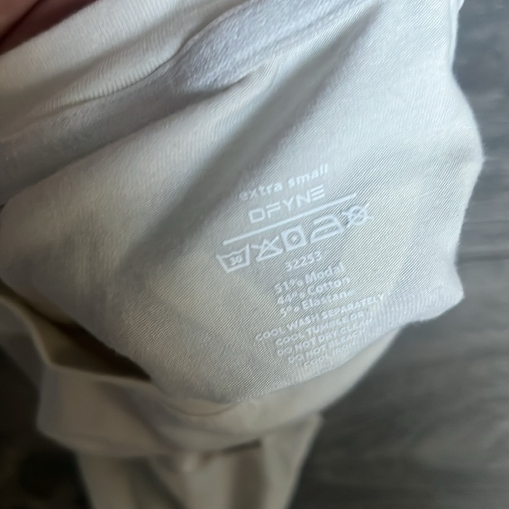 DFYNE baby tee in lunar rock - Picture 5 of 5